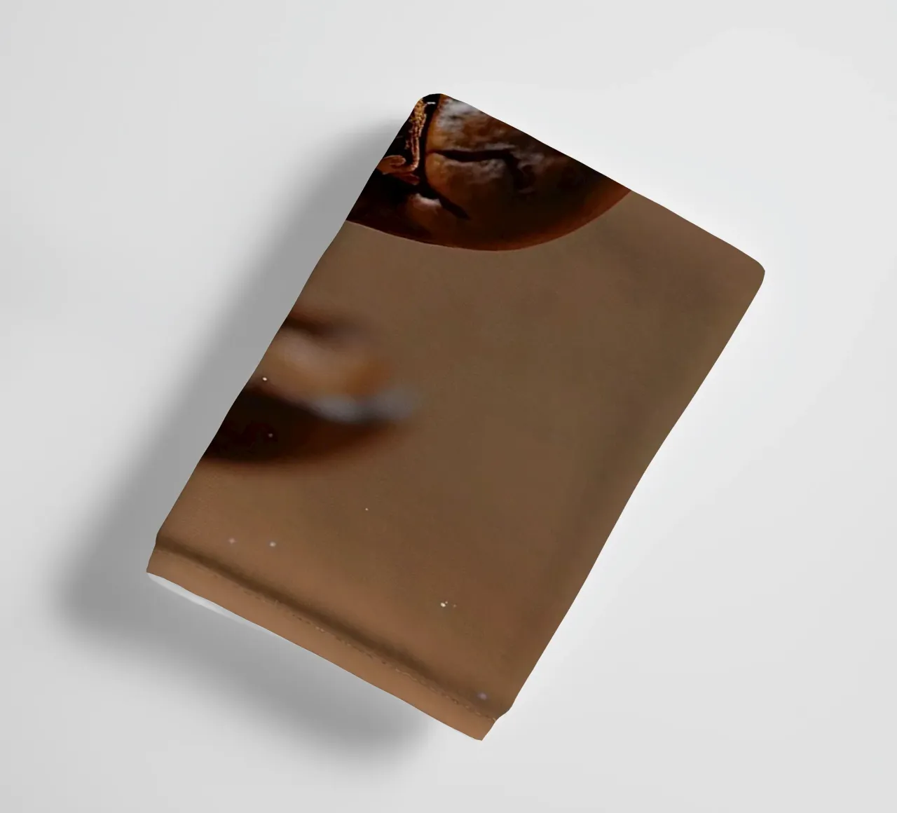 Il piacere del caffè in ogni caso asciugamano da bagno da M-Ulrich-Digital Art