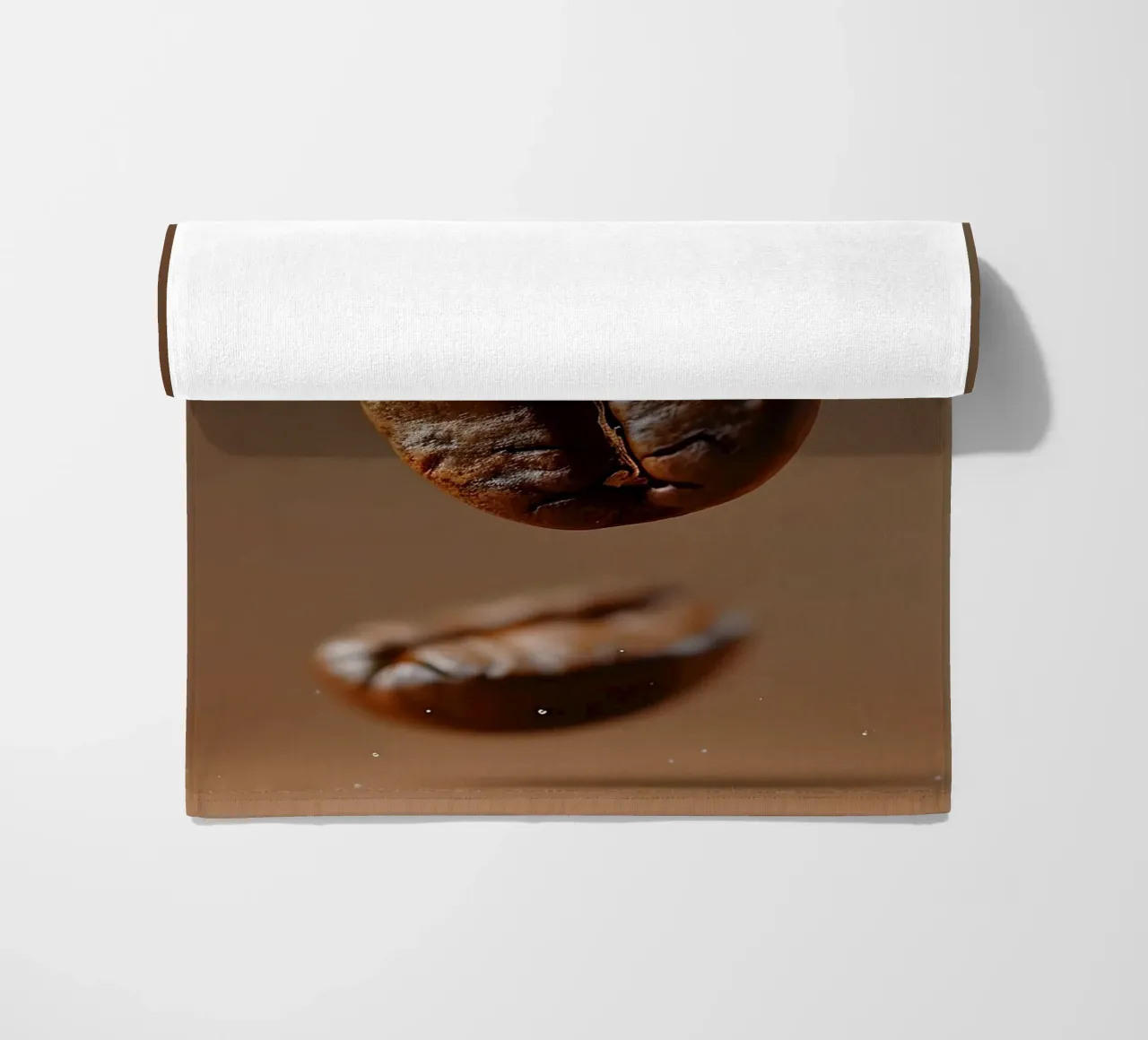 Il piacere del caffè in ogni caso telo mare da M-Ulrich-Digital Art