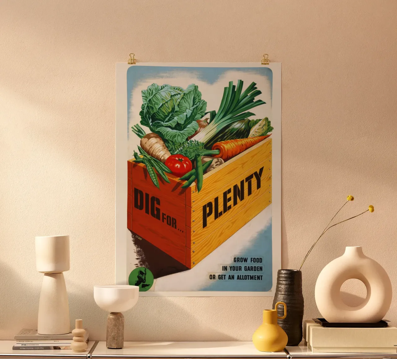 Poster della seconda guerra mondiale "Dig For Plenty" - Propaganda da giardino d'epoca poster da ClubArt