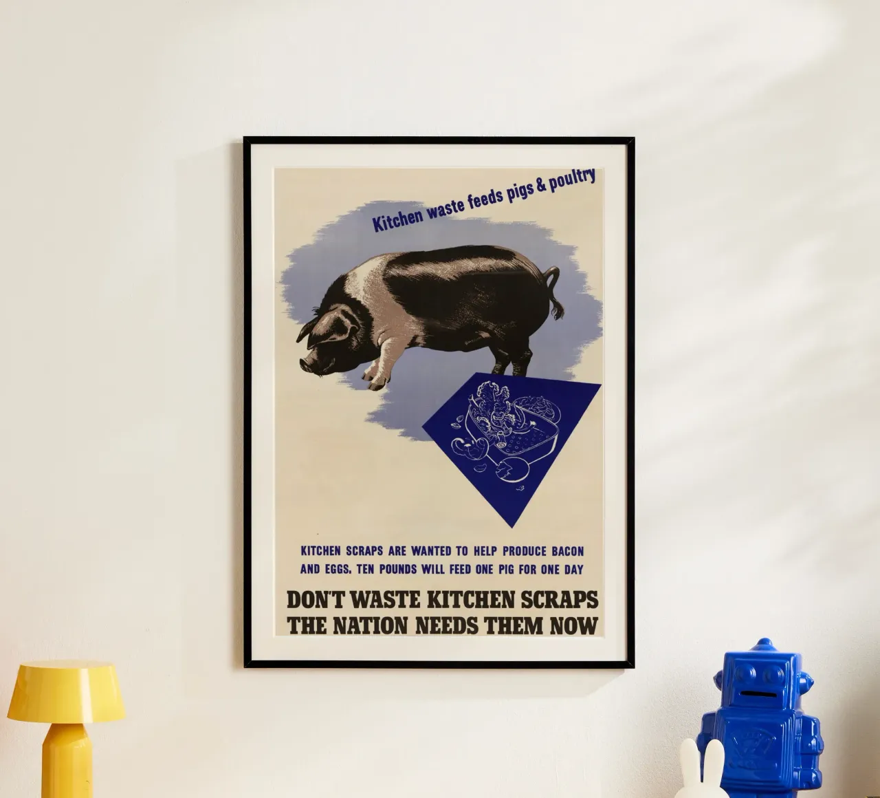 WWII "Verschwendet keine Reste" Propagandaposter Poster mit Kunststoffrahmen von ClubArt