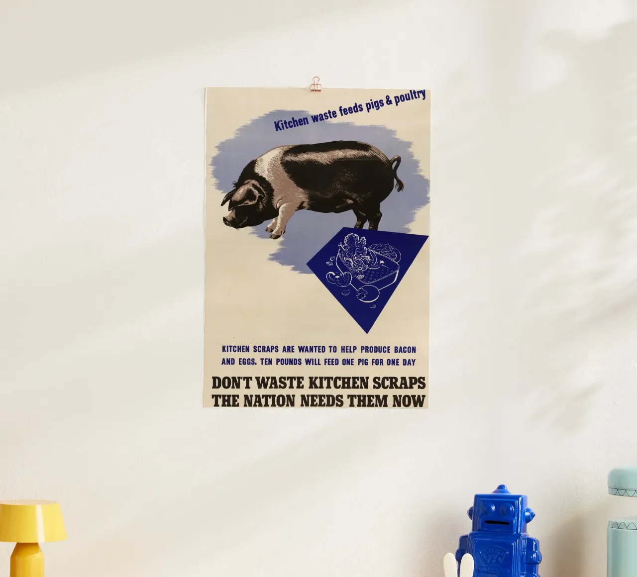 WWII "Verschwendet keine Reste" Propagandaposter Poster mit Kunststoffrahmen von ClubArt