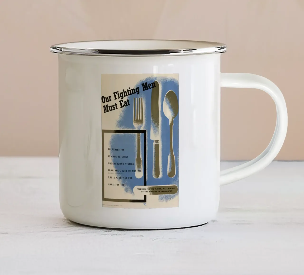 Manifesto della mostra della seconda guerra mondiale "I nostri combattenti devono mangiare". tazza in smalto da ClubArt