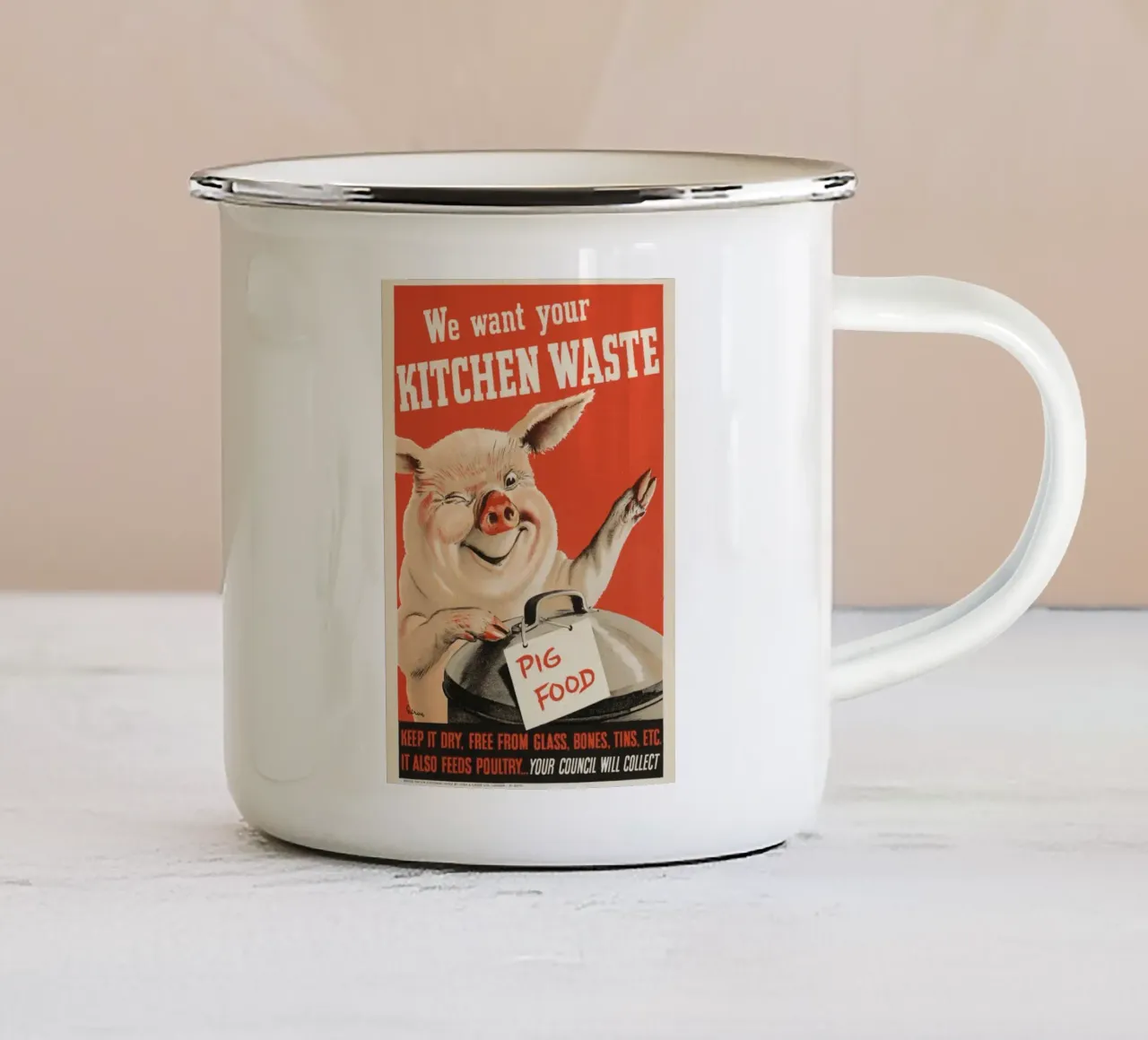 "Wir wollen Ihre Küchenabfälle" WWII Schweinefutter Poster Emaille Tasse von ClubArt
