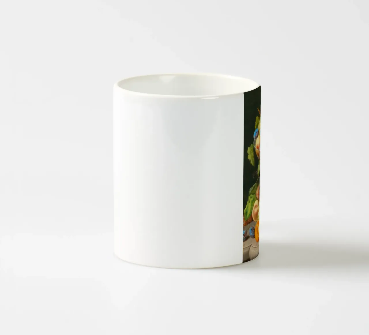 Natura morta vittoriana con cornucopia di frutta e fiori tazza in ceramica da ClubArt