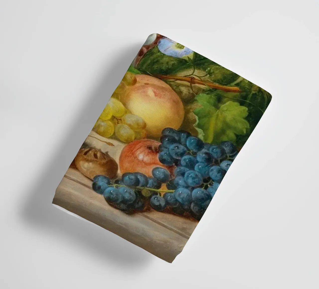 Natura morta vittoriana con cornucopia di frutta e fiori asciugamano da bagno da ClubArt