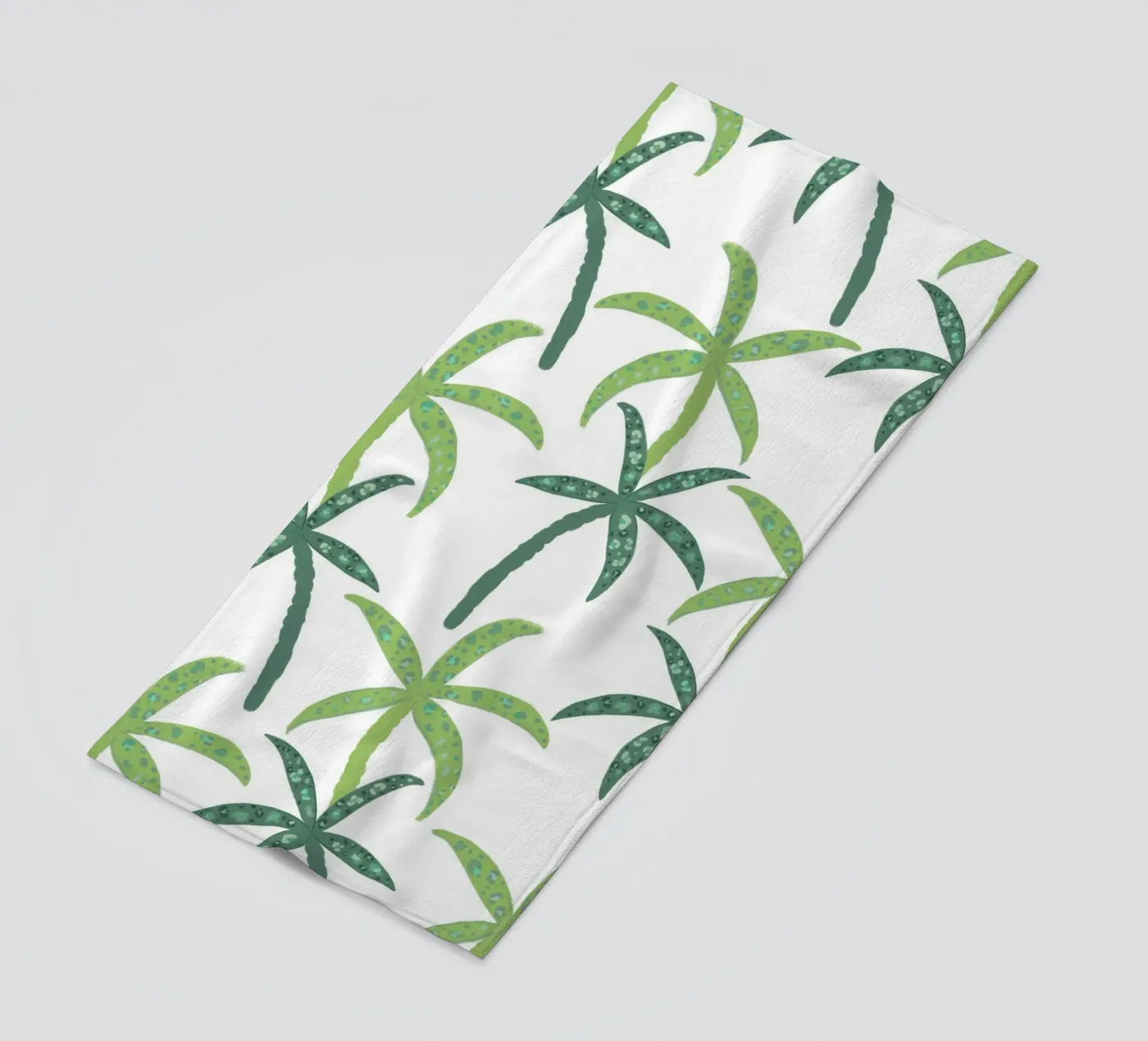 Regenwoud met luipaardpatroon strandhanddoek van gulsengunel