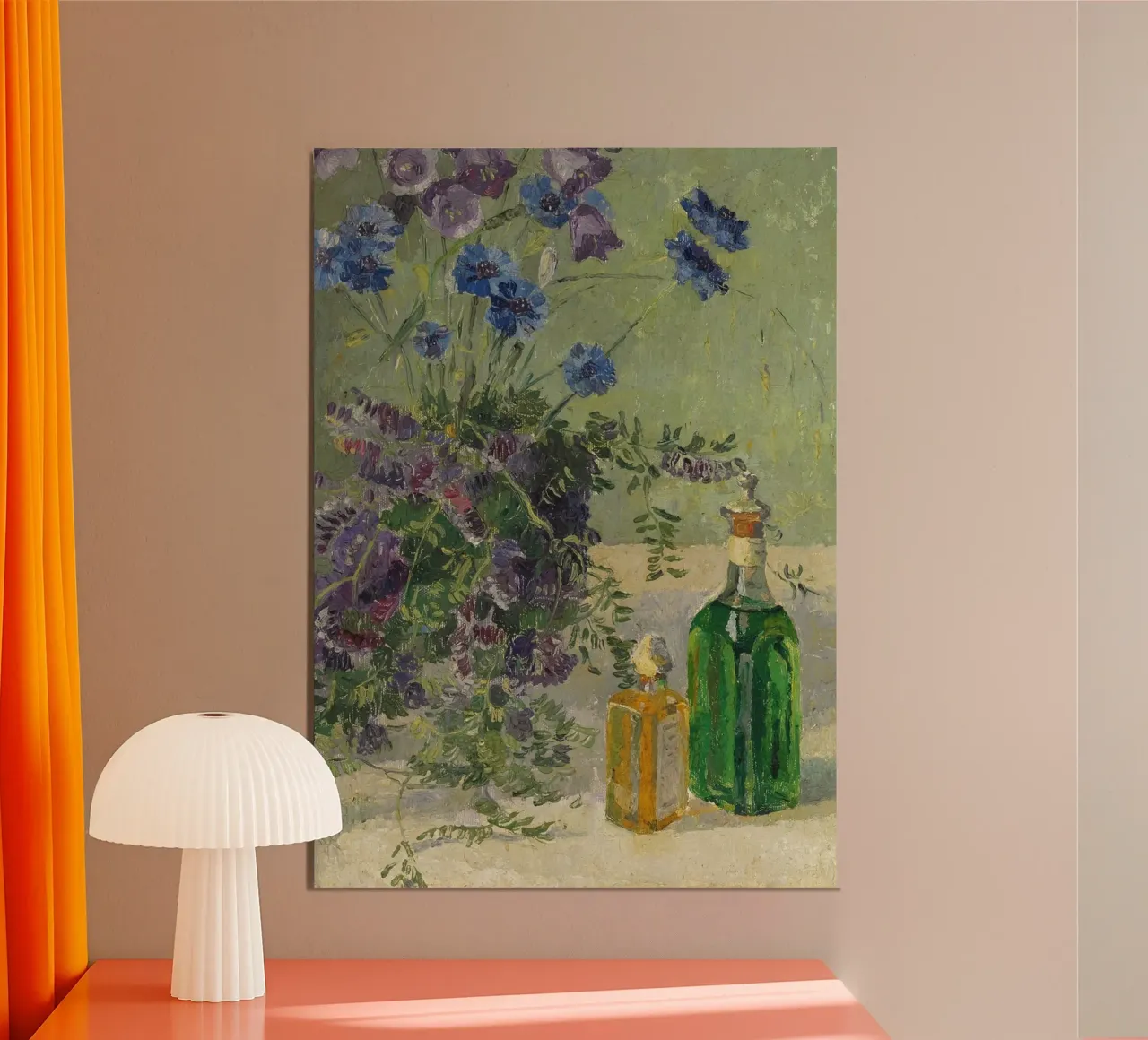 Natura morta floreale impressionista - Bottiglie e fiori blu poster con telaio in legno da ClubArt