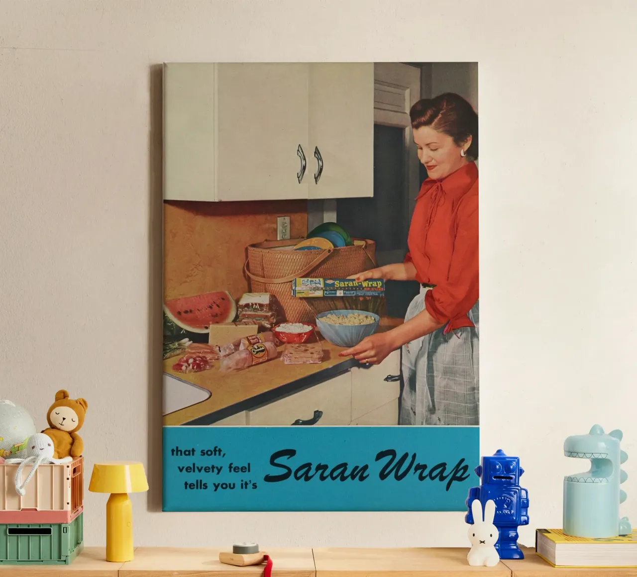 Pubblicità d'epoca del Saran Wrap - Scena di cucina degli anni '50 tela con Cornice a cassetta da ClubArt
