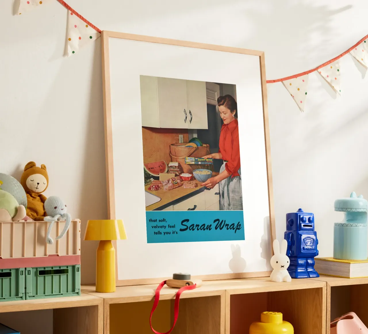Pubblicità d'epoca del Saran Wrap - Scena di cucina degli anni '50 poster da ClubArt