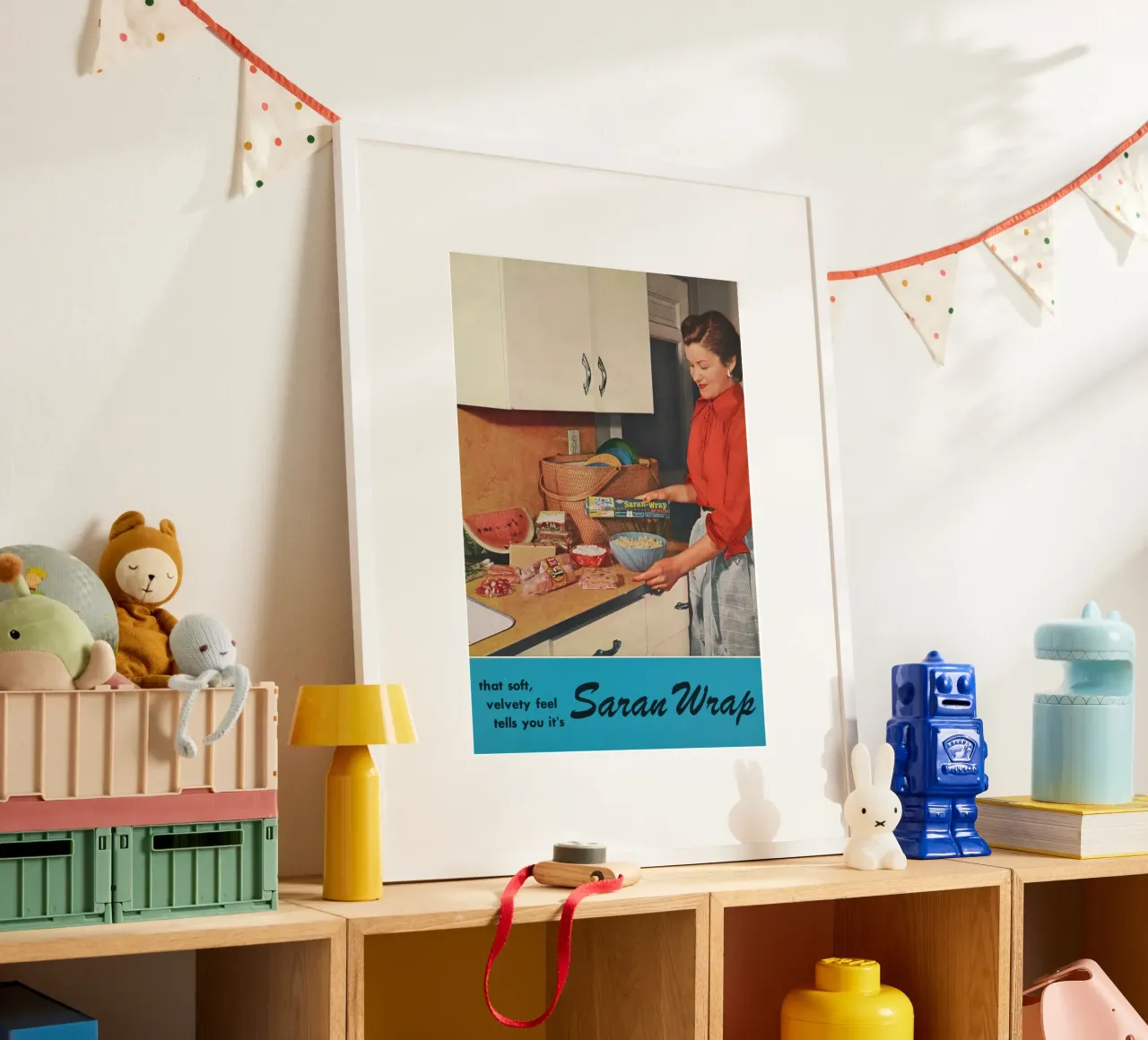Pubblicità d'epoca del Saran Wrap - Scena di cucina degli anni '50 poster da ClubArt