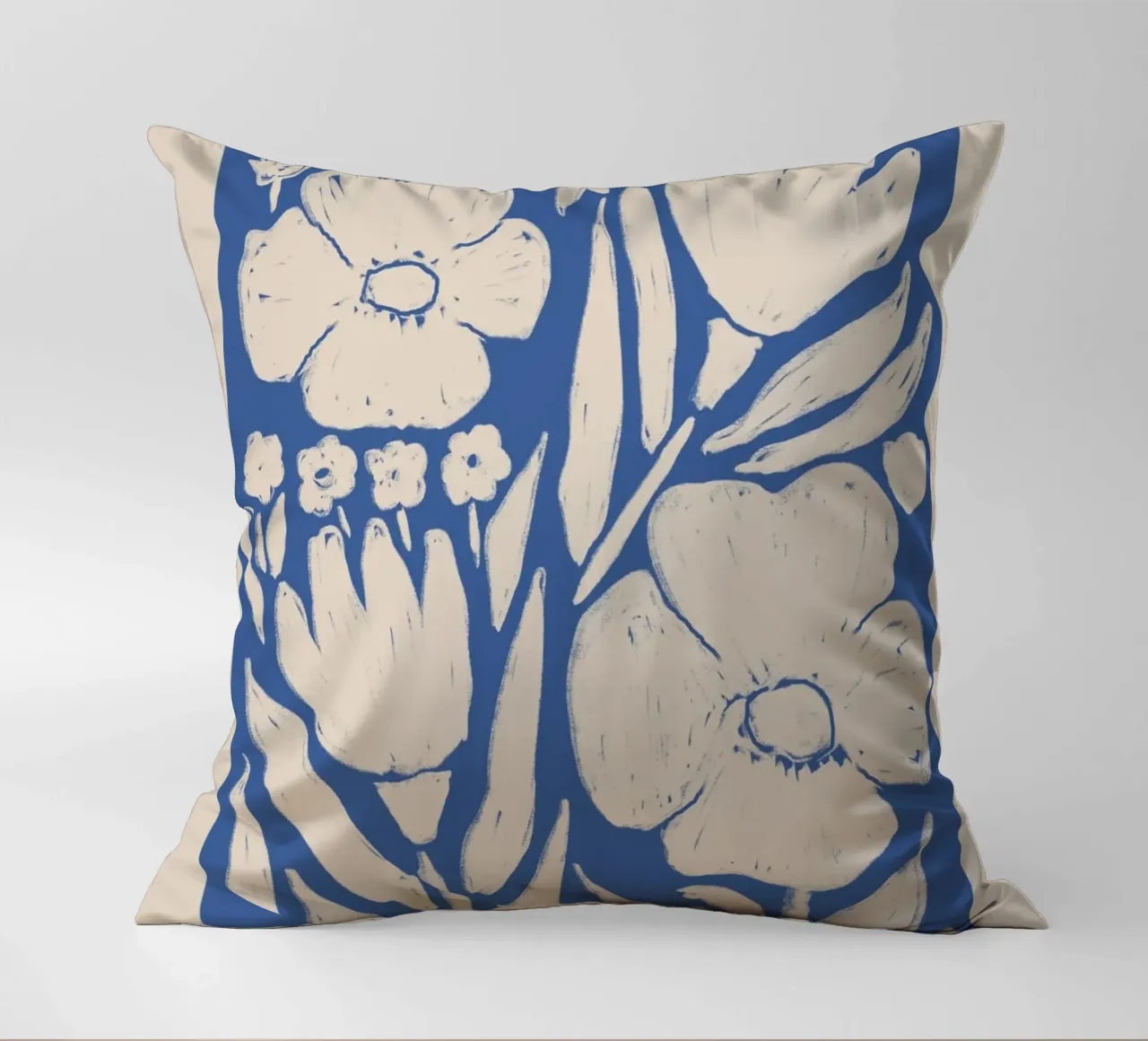 Arte floreale botanica blu e beige cuscino da Melloi Art Print