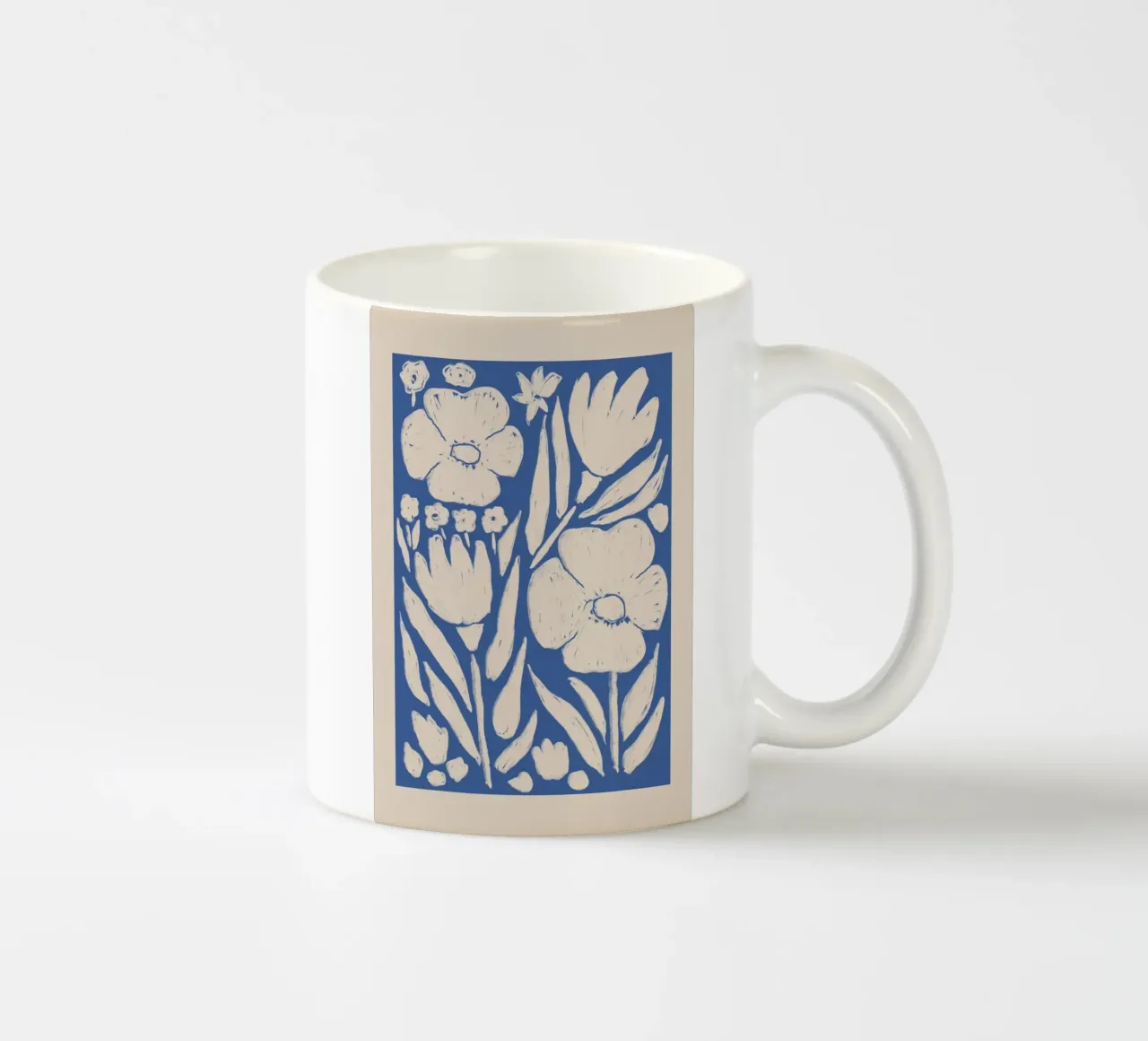Arte floreale botanica blu e beige tazza in ceramica da Melloi Art Print