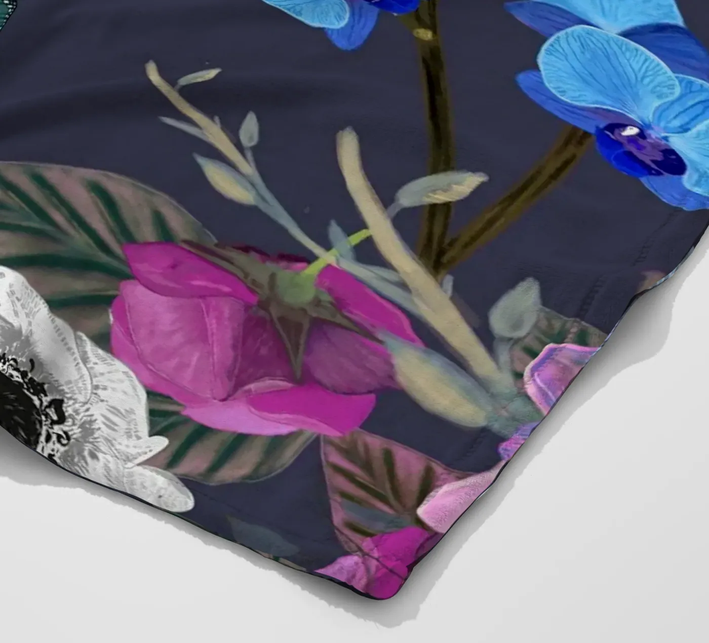 Orchidea primulacea e iris coperta in pile da gulsengunel