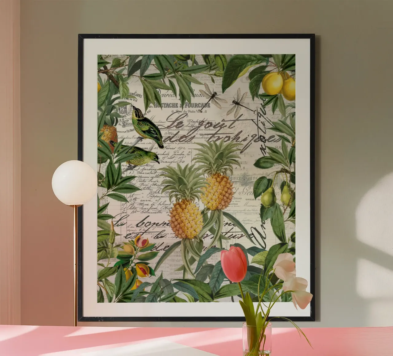 Illustrazione di frutta tropicale in stile vintage poster con telaio in legno da Andrea Haase Vintage World