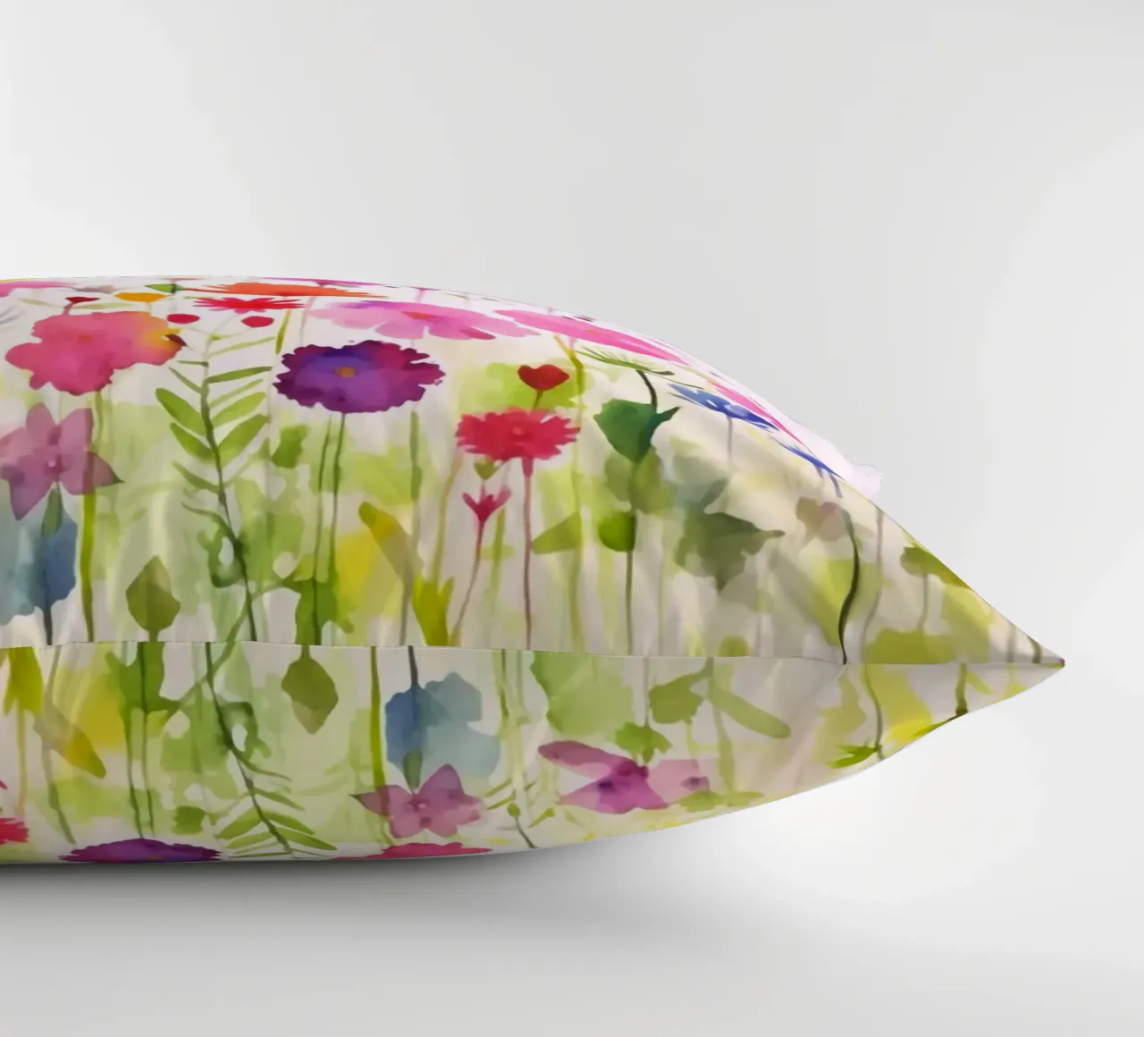 Acquerello sui fiori selvatici del prato di primavera cuscino da Andrea Haase Modern Home