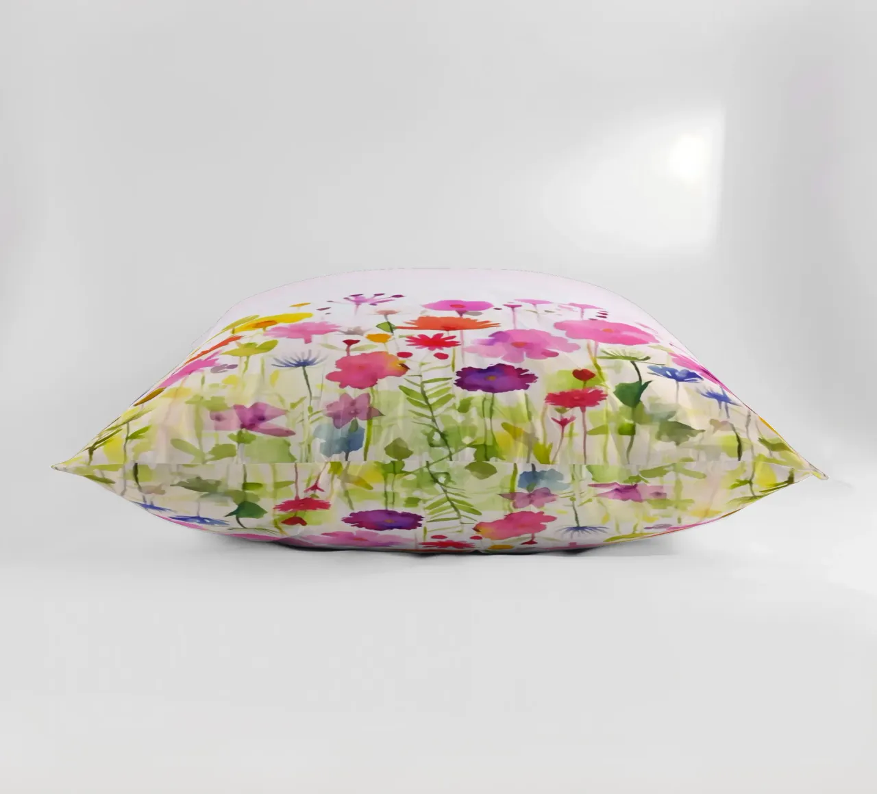 Acquerello sui fiori selvatici del prato di primavera cuscino da Andrea Haase Modern Home