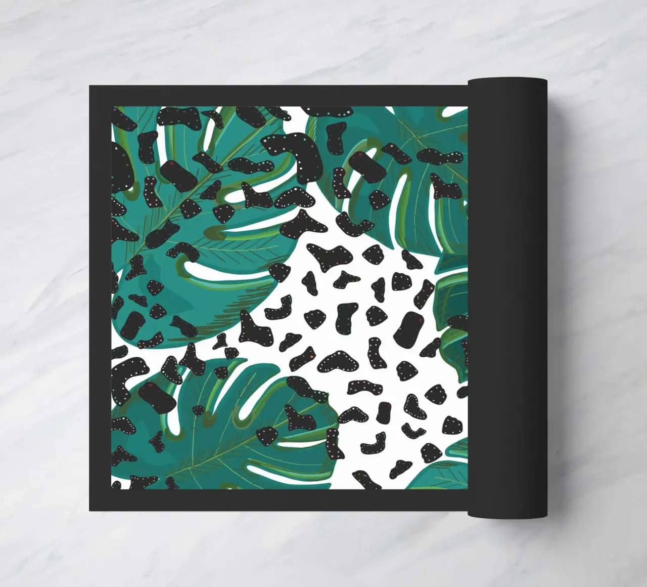 Monstera-Blätter mit Leopardenmuster Fußmatte von gulsengunel