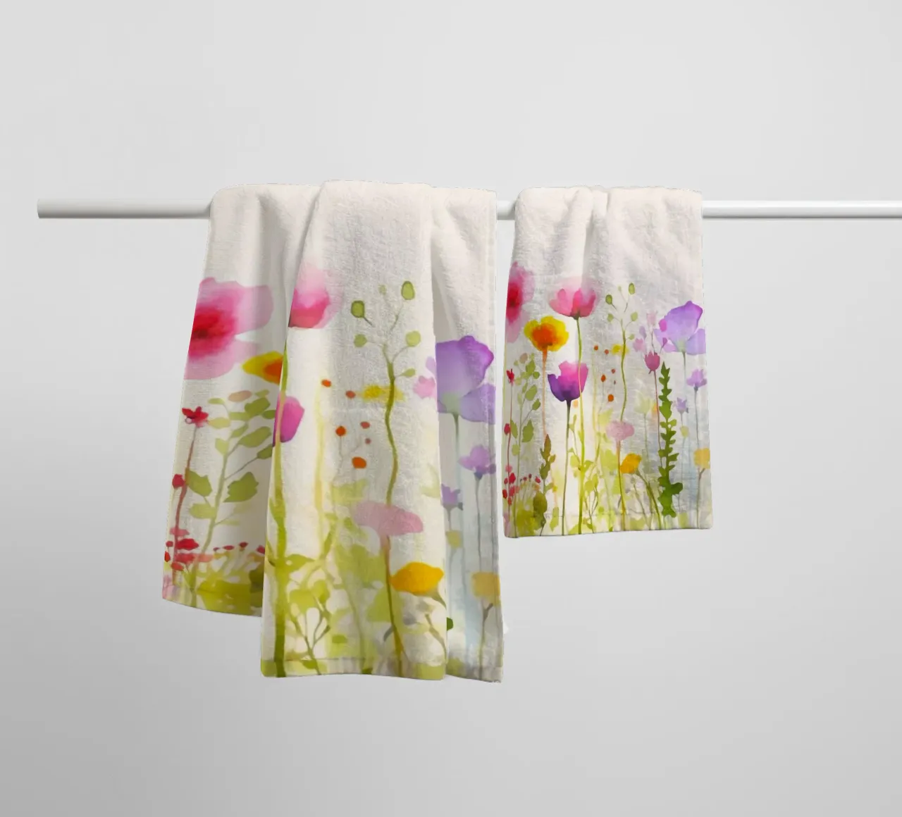 Acquerello sui fiori selvatici del prato estivo asciugamano da bagno da Andrea Haase Modern Home