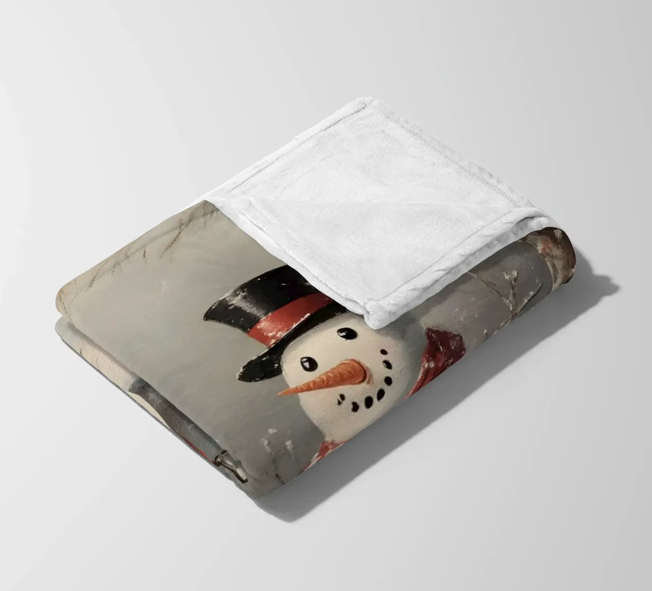 Festlicher Schneemann in verschneiten Wäldern Kunstdruck - Winter Charme Fleecedecke von ClubArt