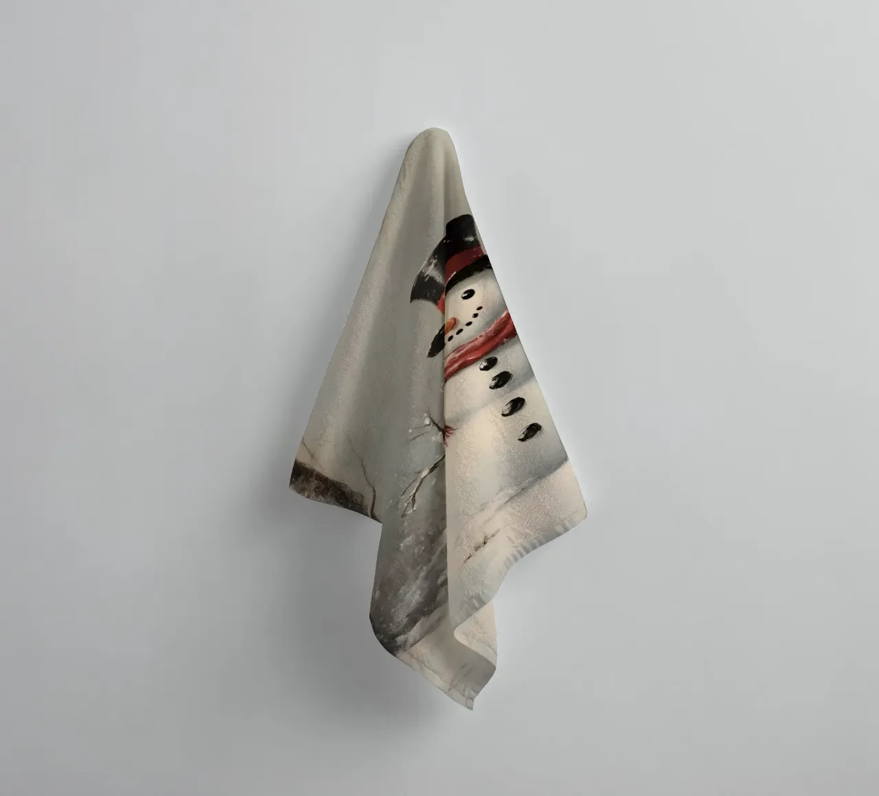 Festlicher Schneemann in verschneiten Wäldern Kunstdruck - Winter Charme Handtuch von ClubArt
