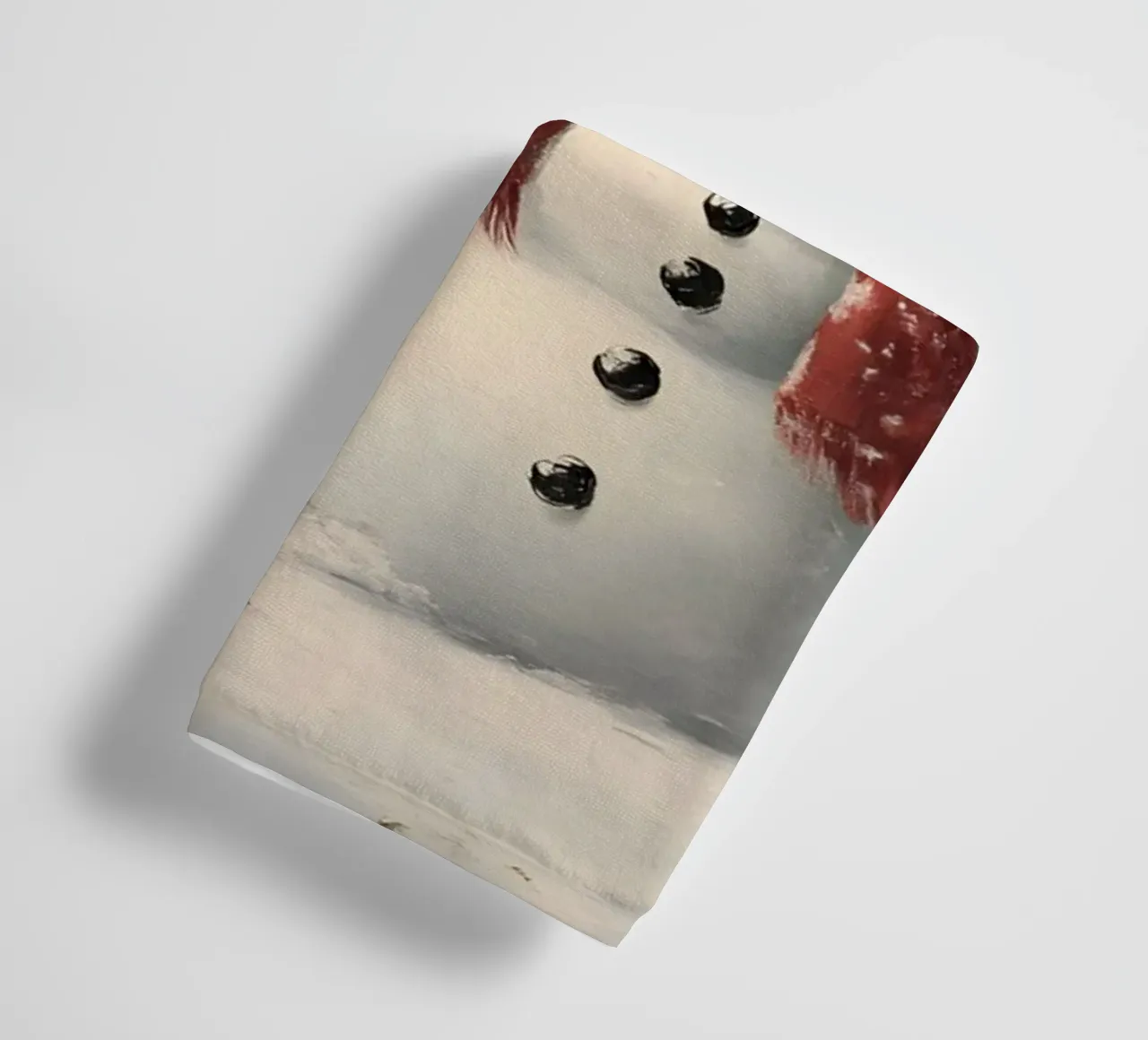 Festlicher Schneemann in verschneiten Wäldern Kunstdruck - Winter Charme Handtuch von ClubArt