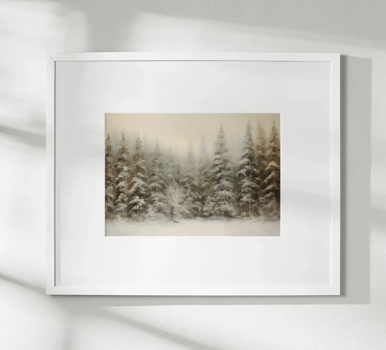 Neblig verschneiter Kiefernwald Kunstdruck - Ätherische Winterszenen Hahnemühle von ClubArt