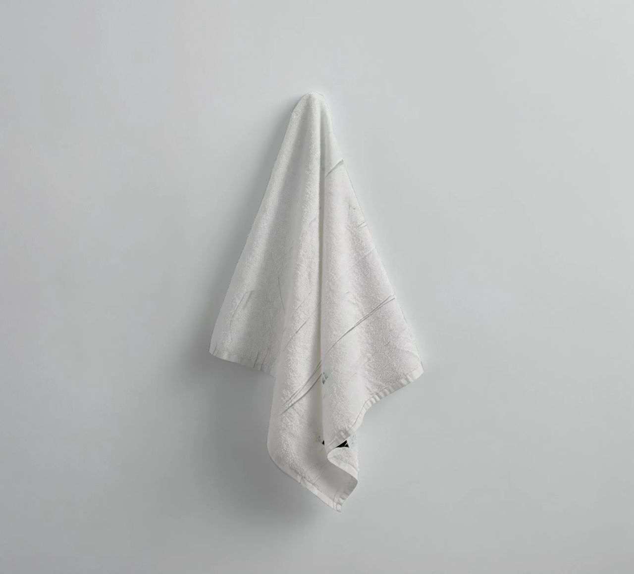 Minimal White Abstract asciugamano da bagno da Ingrid Beddoes