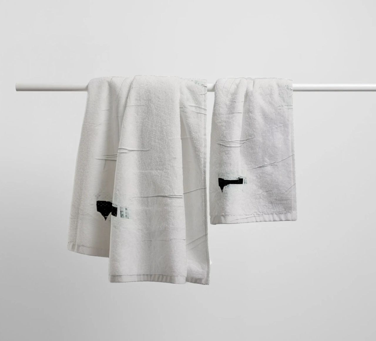Minimal White Abstract asciugamano da bagno da Ingrid Beddoes