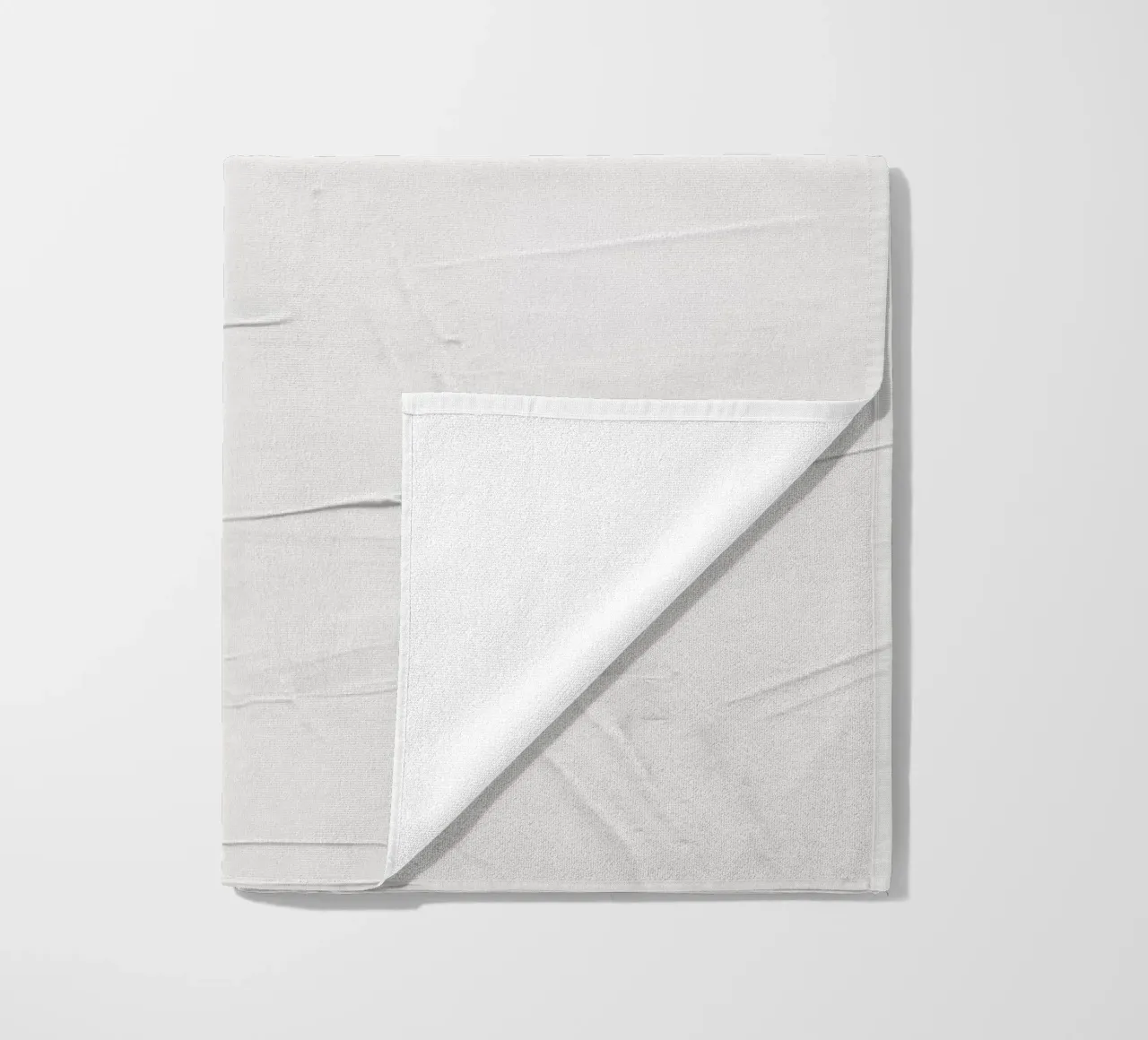 Abstracto blanco minimalista toalla de playa de Ingrid Beddoes