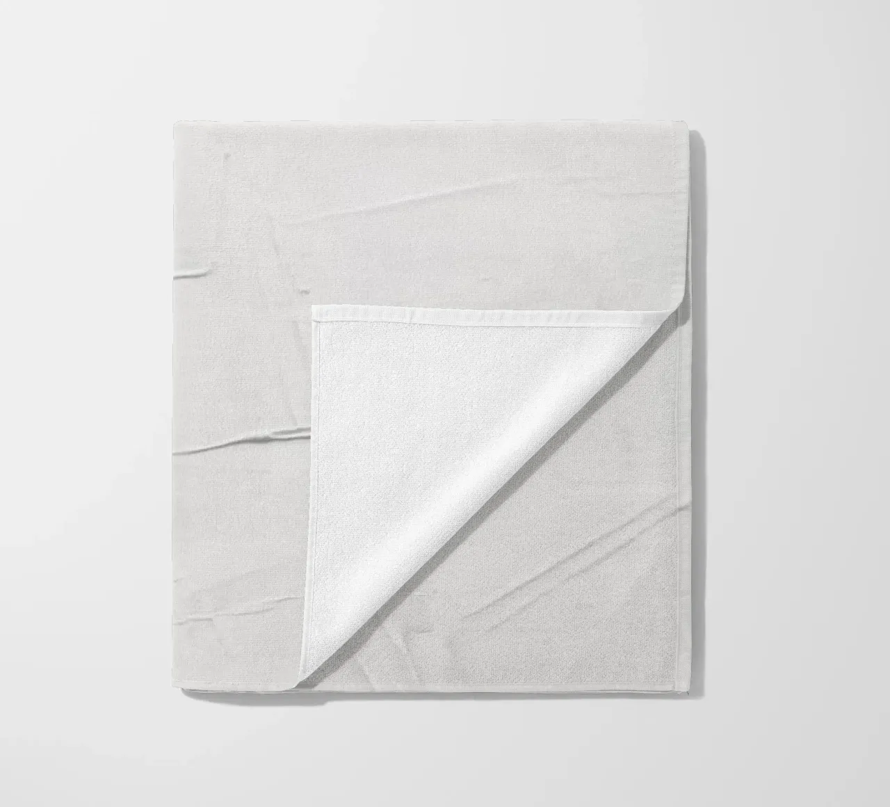 Abstracto blanco minimalista toalla de playa de Ingrid Beddoes