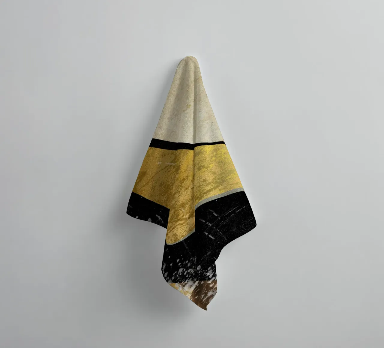 Abstract art black with gold and beige in waves asciugamano da bagno da vintageshop