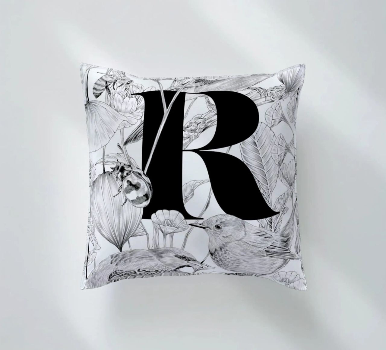 Floral Alphabet R kussen van Faunesque