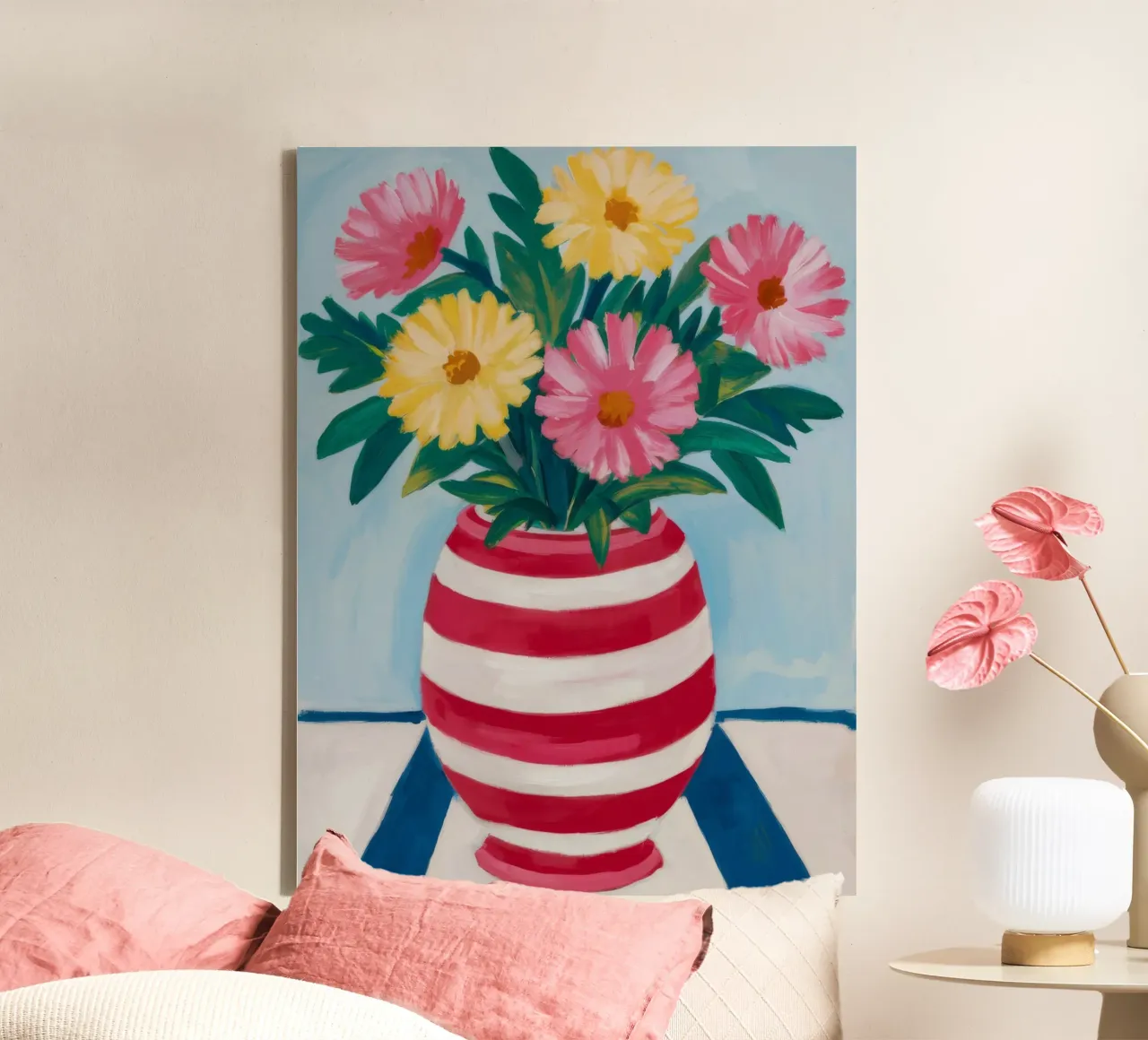 Rot gestreifte Vase Leinwand mit Schattenfugenrahmen von Muse Artworks