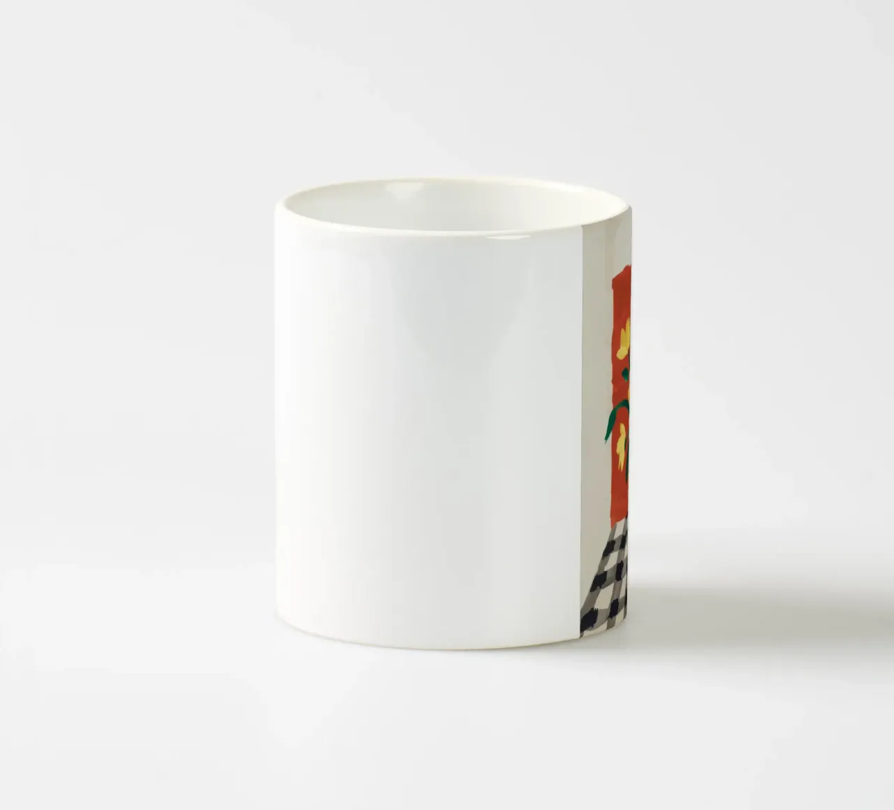 Natura morta a scacchi gialli tazza in ceramica da Muse Artworks