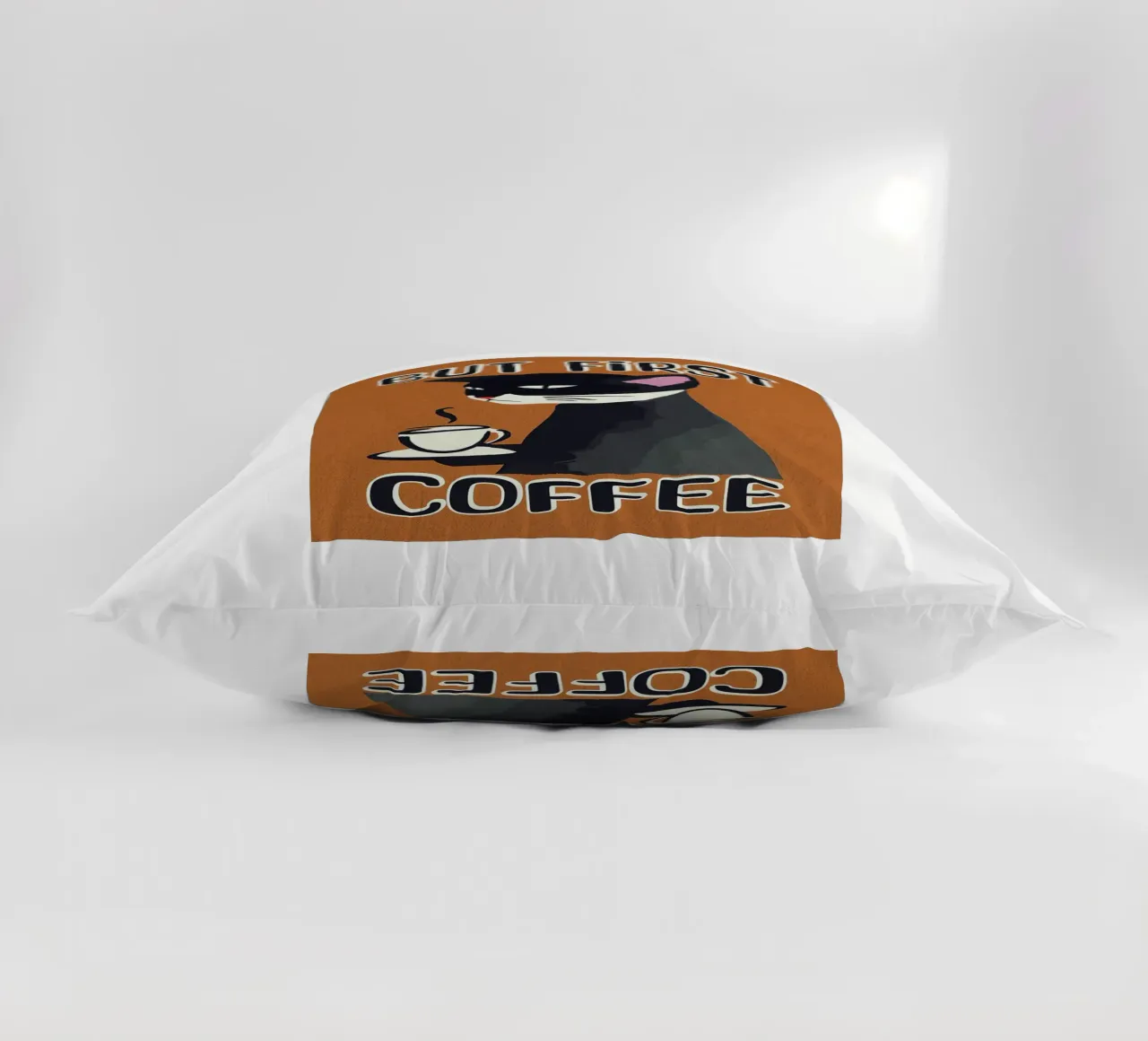 Gatto nero ma primo caffè cuscino da Arjun