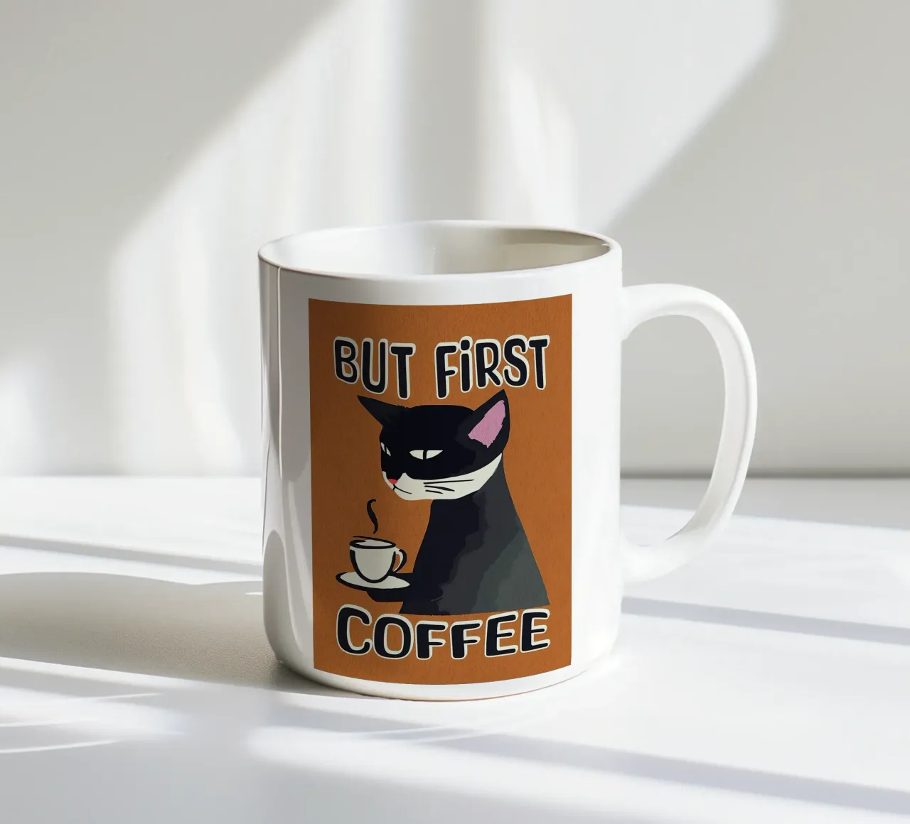 Gatto nero ma primo caffè tazza in ceramica da Arjun
