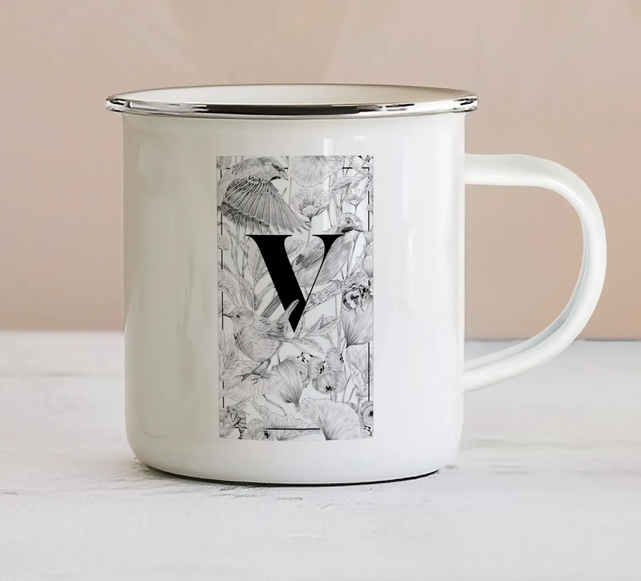 Floral Alphabet V tazza in smalto da Faunesque