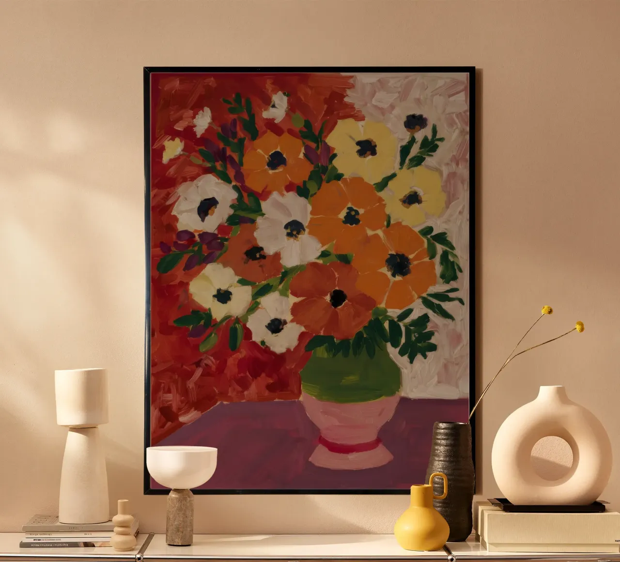 Vaso verde a fiore arancione poster con telaio in plastica da Stone Decade