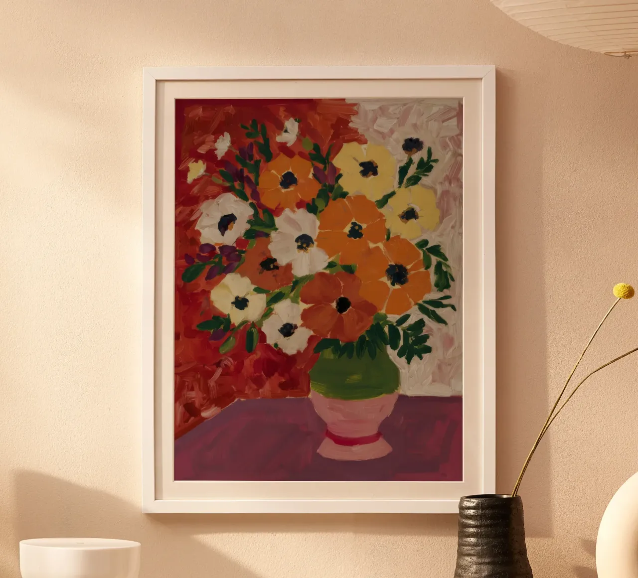 Vaso verde a fiore arancione poster con telaio in plastica da Stone Decade