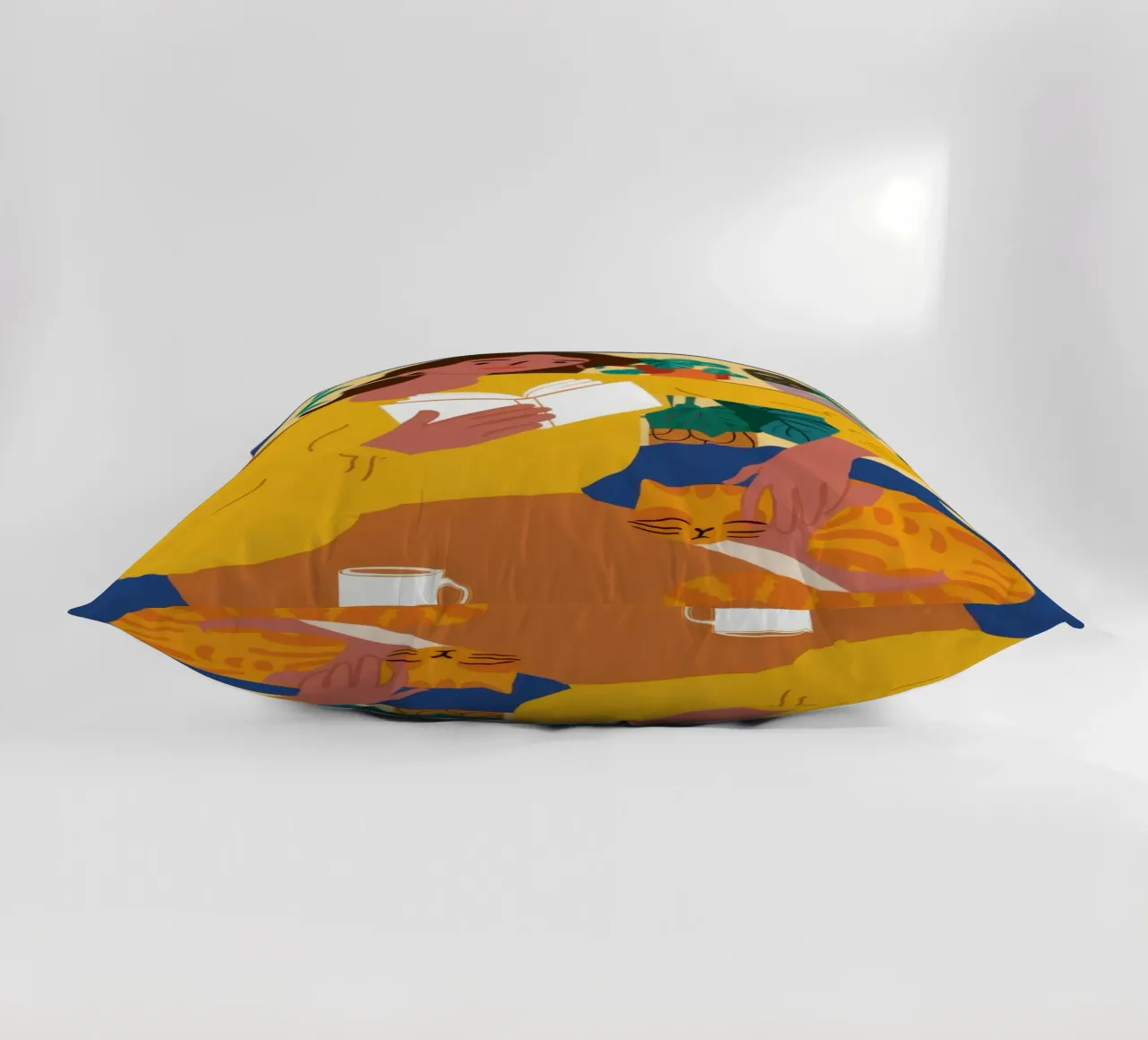 Chandail jaune Lecture coussin de Marigold Tiga
