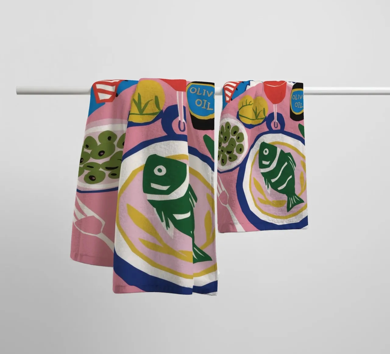 Cena di pesce per una persona asciugamano da bagno da Muse Artworks