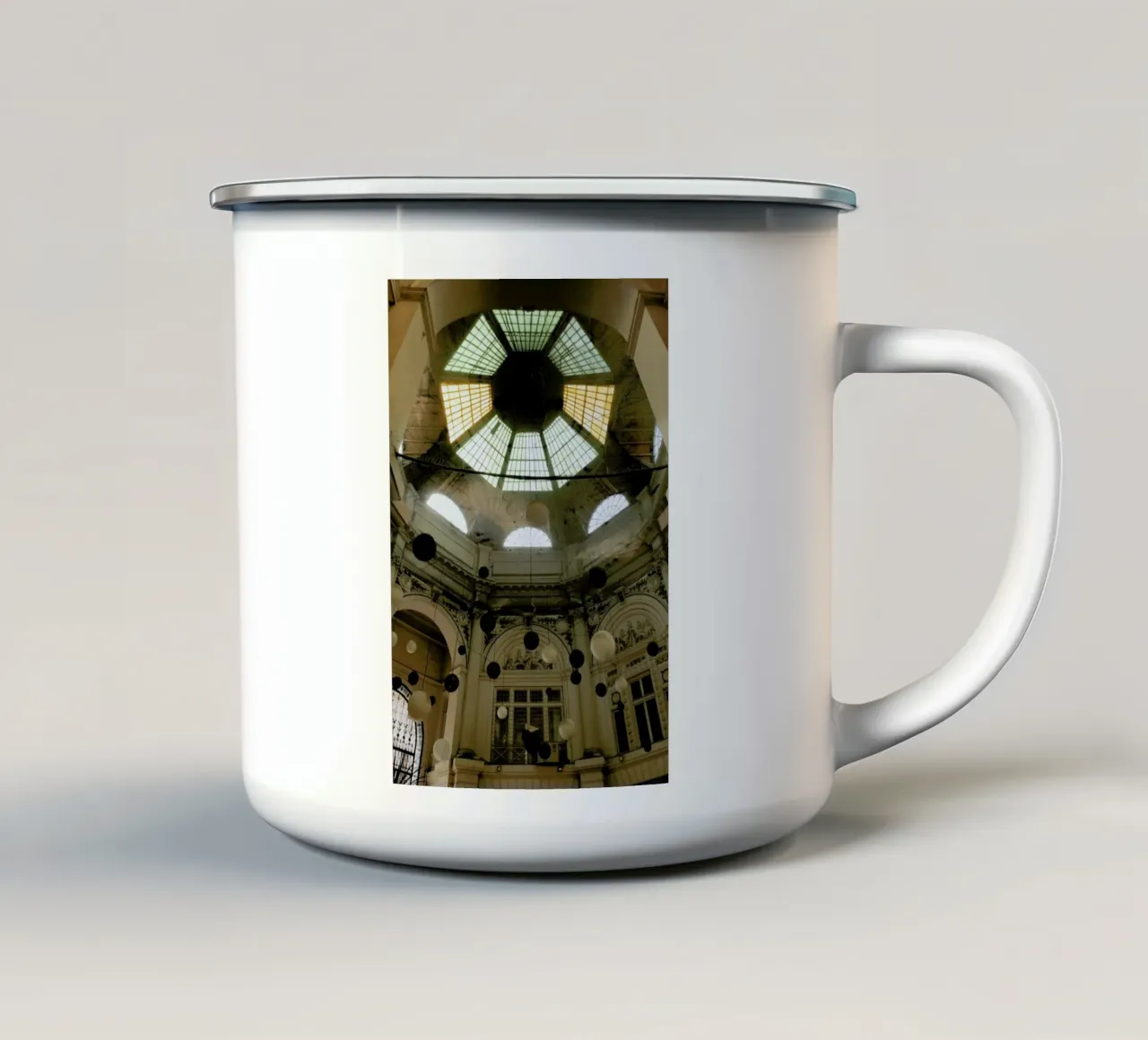 Dome And Balls tazza in smalto da Sebastian Hilgetag
