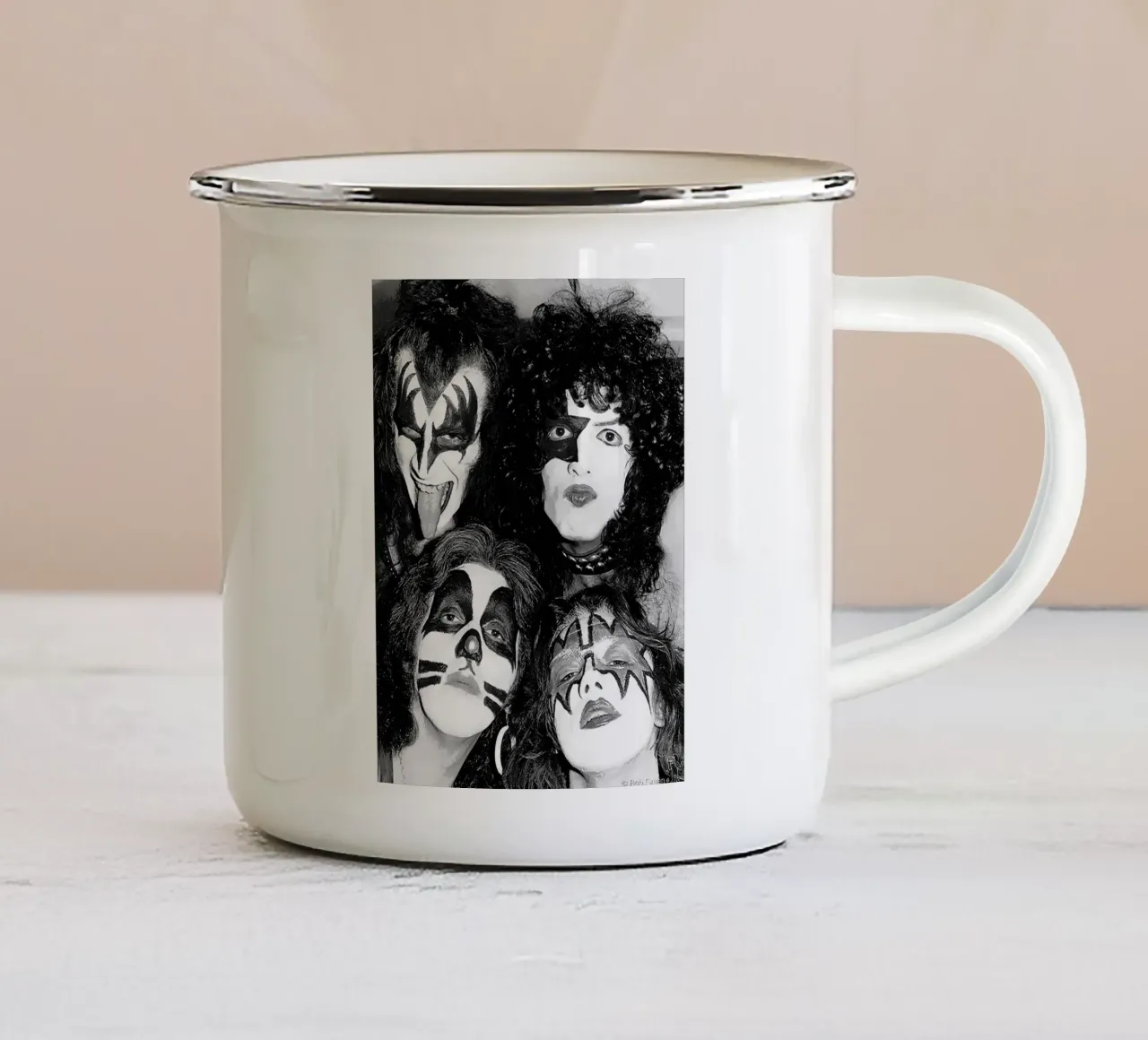 arte della banda del bacio tazza in smalto da vanhesling