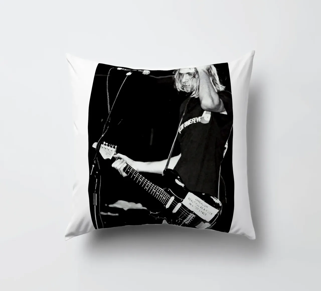 Live Concert Black And White Kurt Cobain cuscino da Has Fab