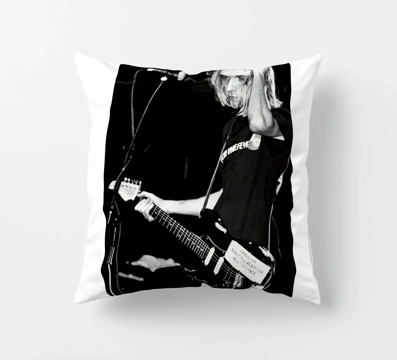 Live Concert Black And White Kurt Cobain cuscino da Has Fab