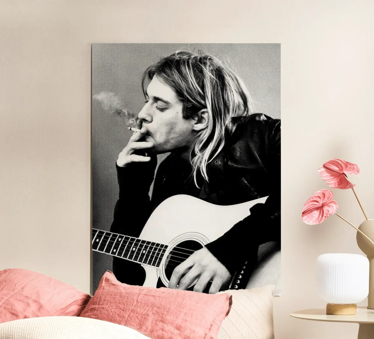 Smoking Kurt Cobain And Guitar poster con telaio in alluminio da Has Fab