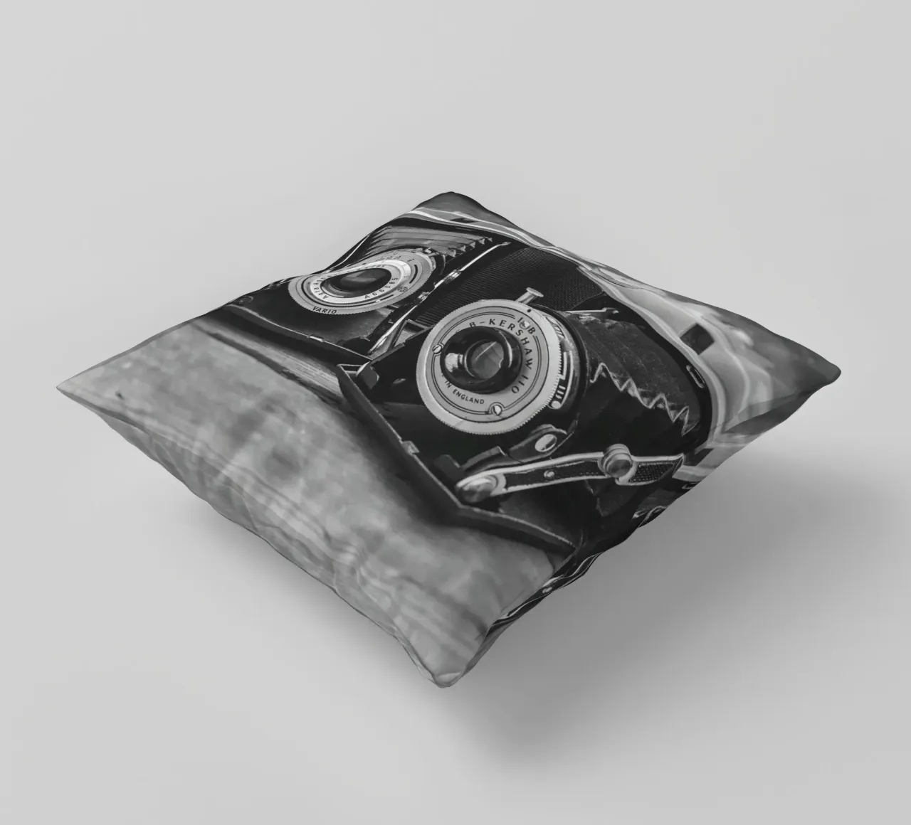 Two folding cameras cuscino da Dave Hare Photography
