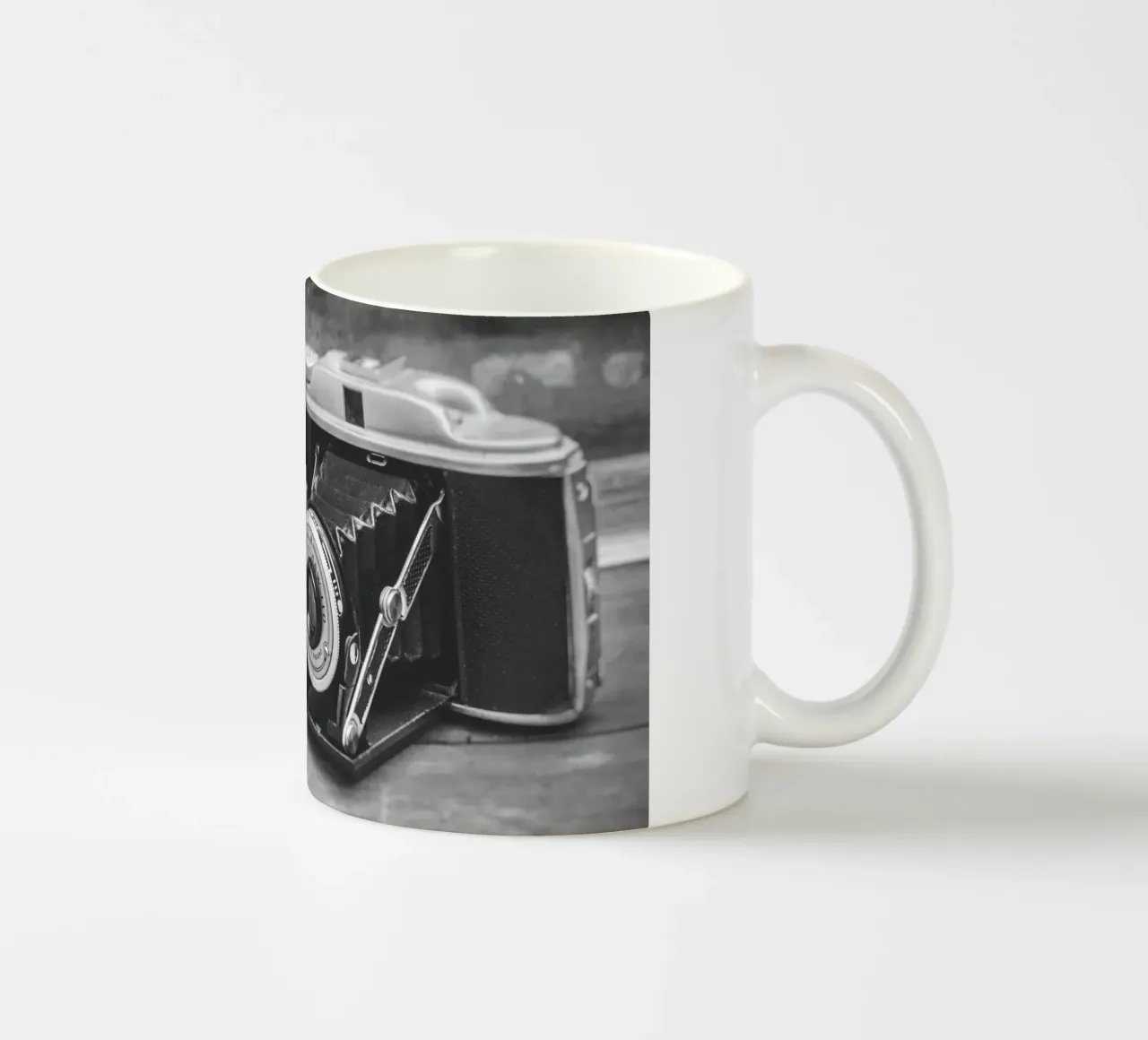 Two folding cameras tazza in ceramica da Dave Hare Photography
