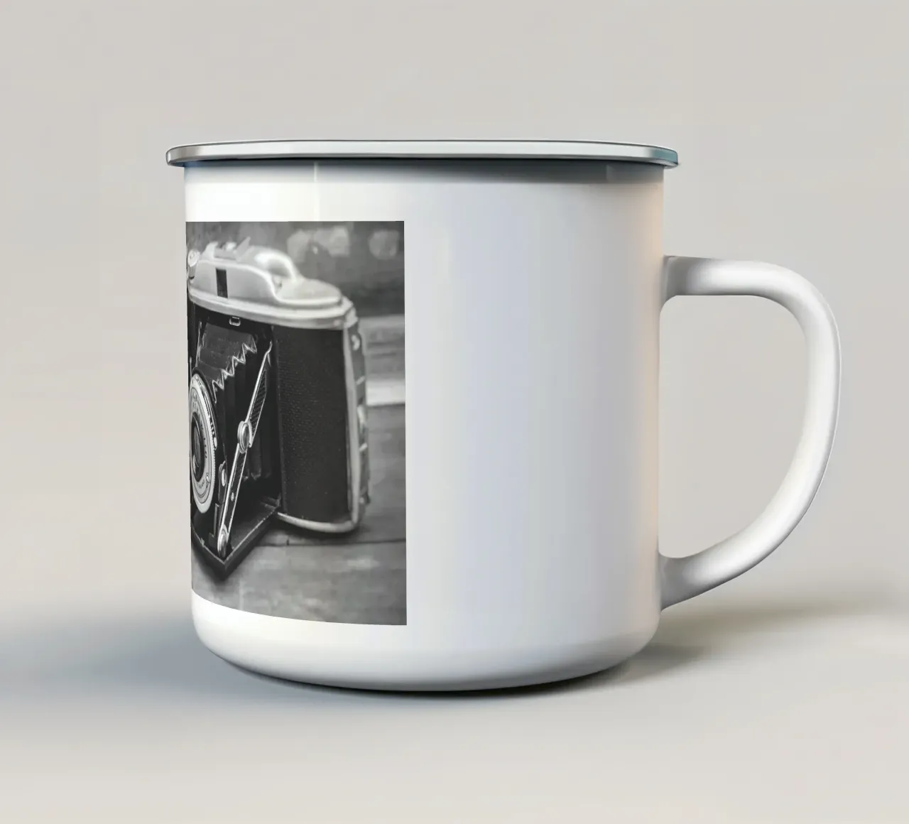 Two folding cameras tazza in smalto da Dave Hare Photography