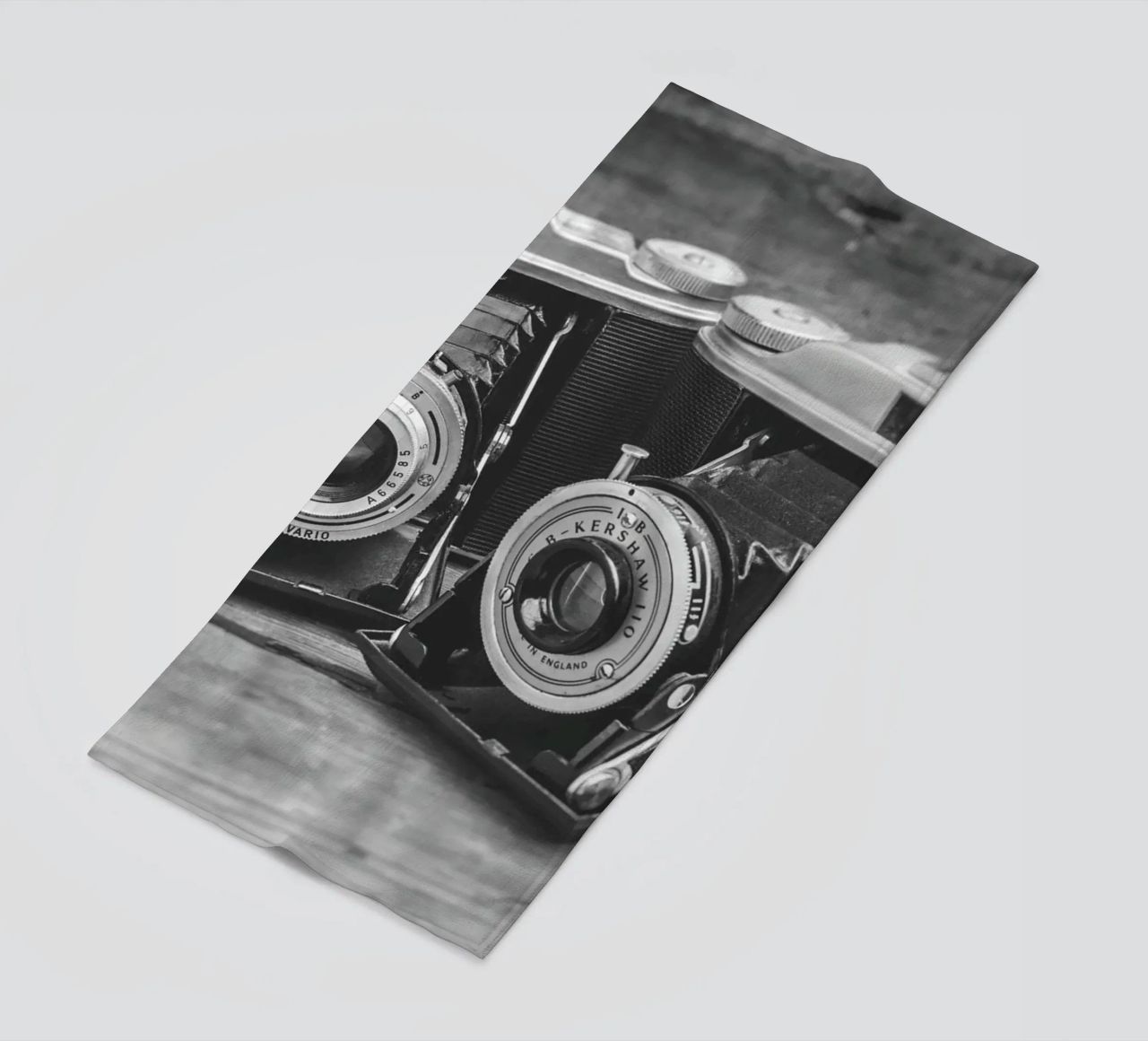 Two folding cameras telo mare da Dave Hare Photography
